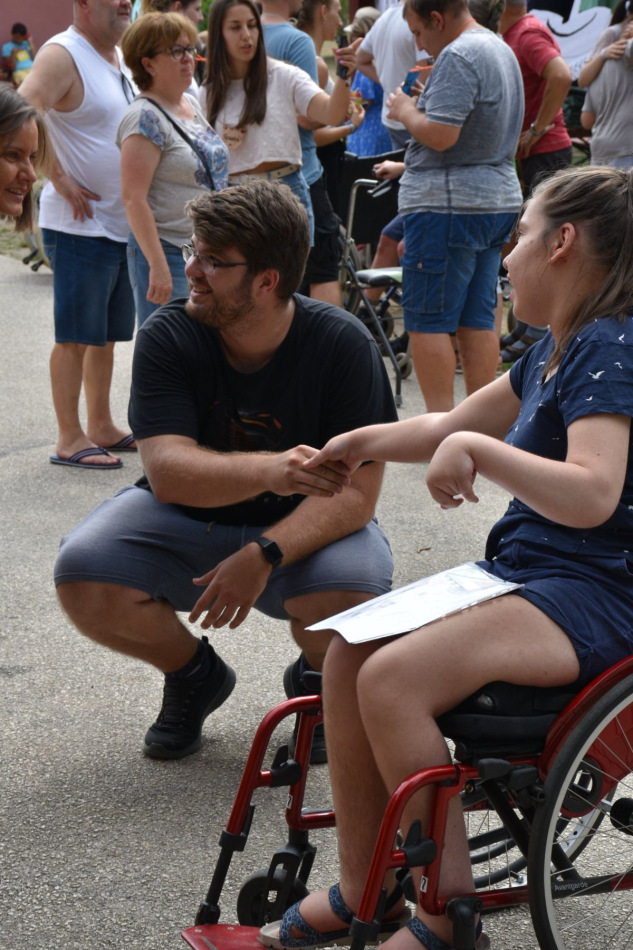 fogyatékossággal élők támogatása, tábor