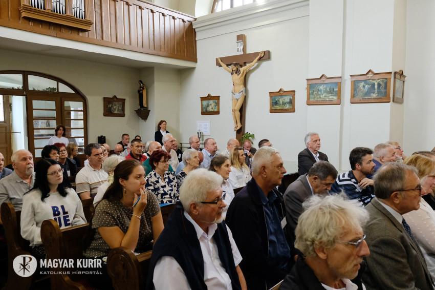 Alkoholizmusból visszatérők tanúságtételei Leányvárról