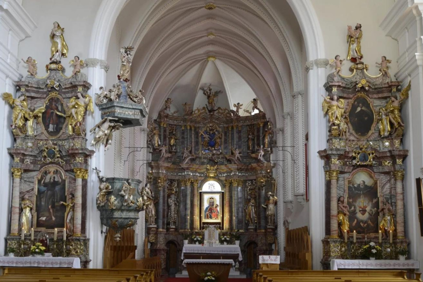 Tapasztald meg a Szűzanya erej&eacute;t, oltalm&aacute;t M&aacute;rianosztr&aacute;n!