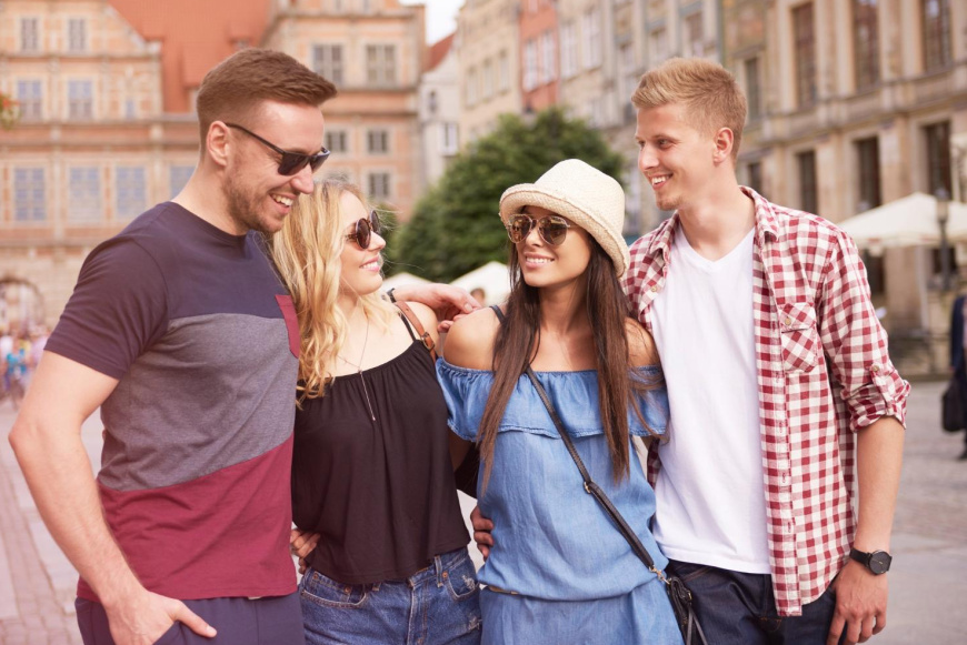 Mi t&ouml;rt&eacute;nik bar&aacute;ti kapcsolatainkkal a h&aacute;zass&aacute;gk&ouml;t&eacute;s ut&aacute;n?