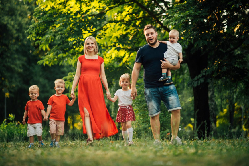 Csal&aacute;dok &bdquo;csal&aacute;dja&rdquo;- Mi&eacute;rt keress&uuml;nk k&ouml;z&ouml;ss&eacute;get felnőttkorban is?