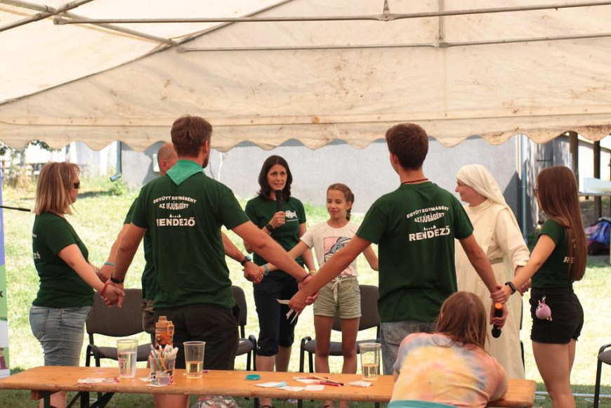 Dam&aacute;sdi Ifj&uacute;s&aacute;gi Tal&aacute;lkoz&oacute;