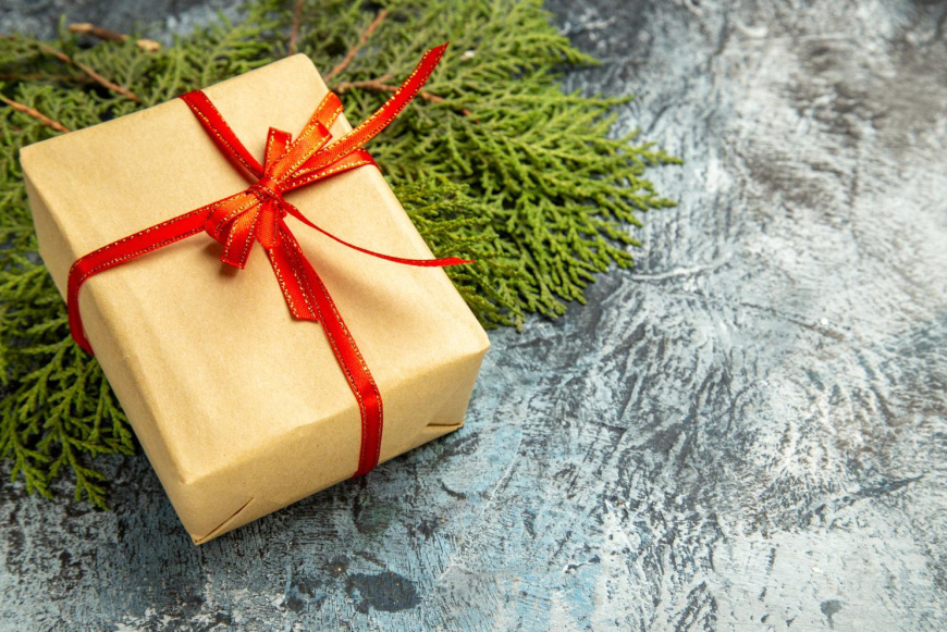 K&uuml;ldj kar&aacute;csonyi csomagot egy b&ouml;rt&ouml;nben levő embernek!