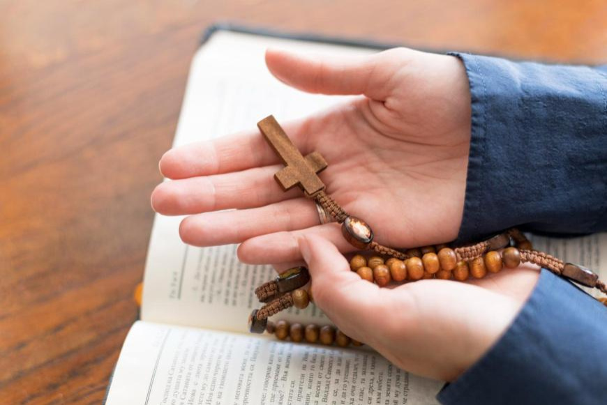 R&oacute;zsaf&uuml;z&eacute;r a b&eacute;k&eacute;&eacute;rt