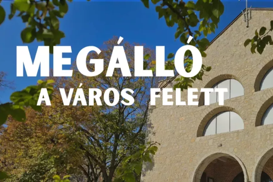 Meg&aacute;ll&oacute; a v&aacute;ros felett 