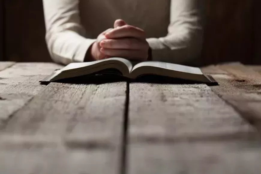 Dicső&iacute;tő szents&eacute;gim&aacute;d&aacute;s a b&eacute;k&eacute;&eacute;rt