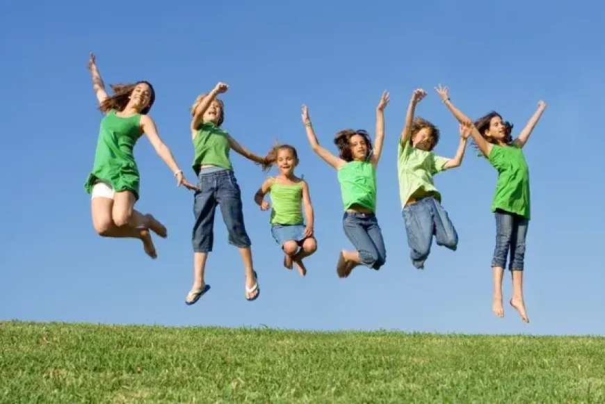 Hittanos t&aacute;bor a J&eacute;zus Sz&iacute;ve nőv&eacute;rek vezet&eacute;s&eacute;vel