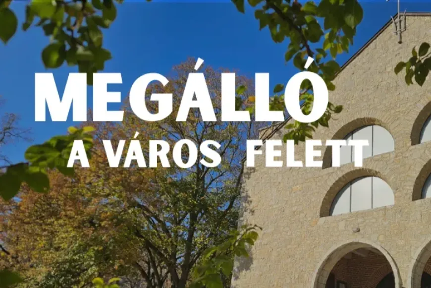 Meg&aacute;ll&oacute; a v&aacute;ros felett 