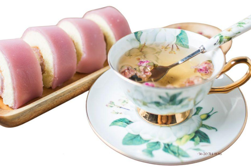 Nők egym&aacute;s k&ouml;zt &ndash; gener&aacute;ci&oacute;k teah&aacute;za