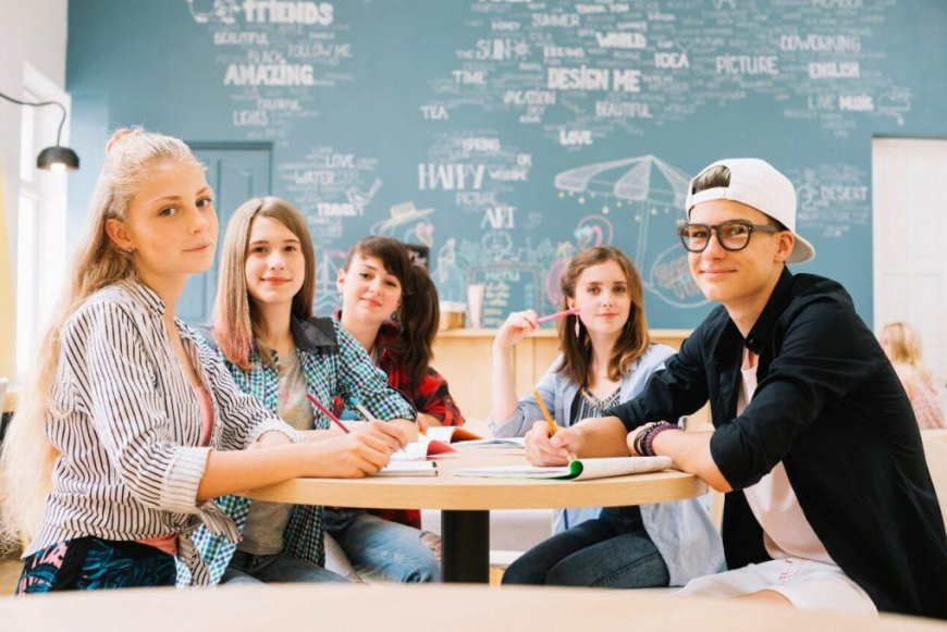 Munkat&aacute;rs- &eacute;s pedag&oacute;gus tov&aacute;bbk&eacute;pz&eacute;s- TeenSTAR k&eacute;pz&eacute;s