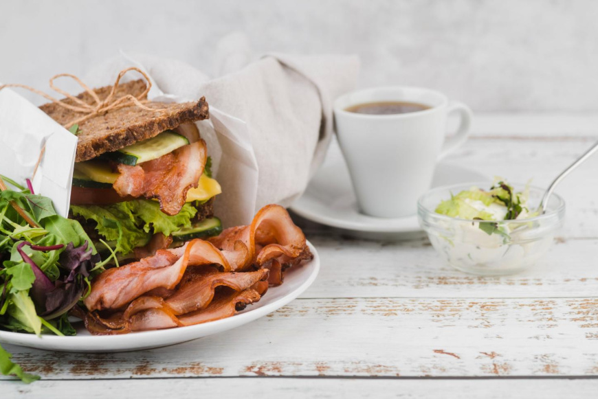 P&eacute;li Brunch a kertben