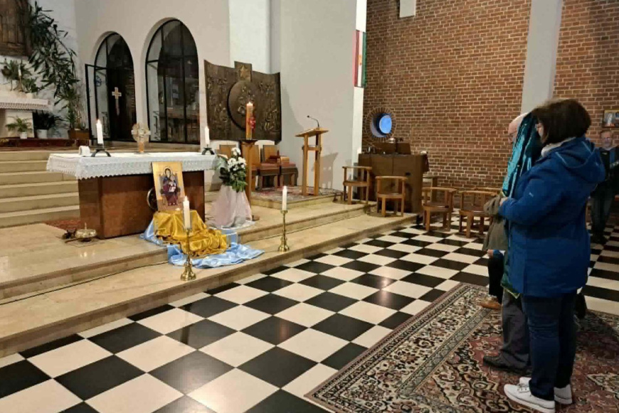 Neked szentelj&uuml;k magunkat, szeretet kir&aacute;lynője - 33 napos otthoni lelkigyakorlat