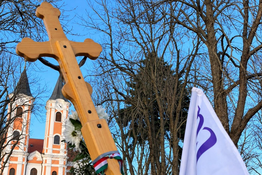 Eml&eacute;kez&eacute;s &eacute;s &ouml;r&ouml;k t&aacute;vlat - Zar&aacute;ndoklat P&eacute;csről M&aacute;riagyűdre